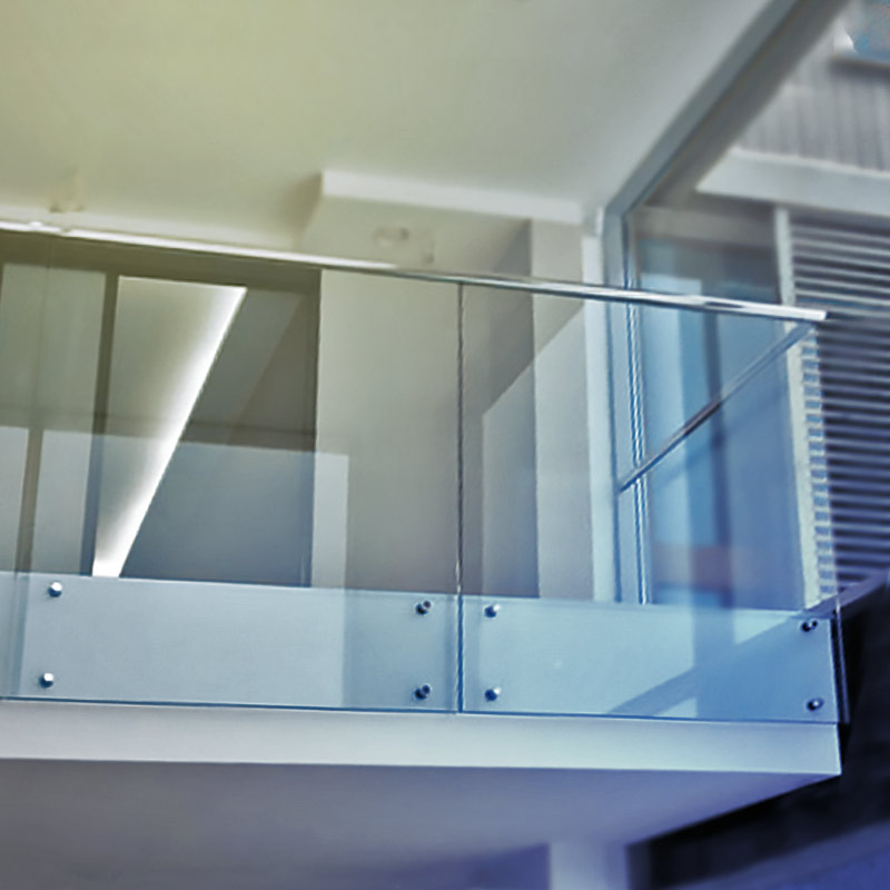 Перила для балконов из стекла