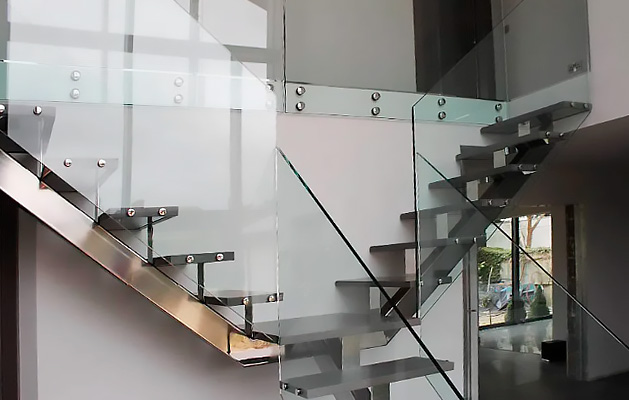 козырьки и навесы из нержавеющей стали и стекла