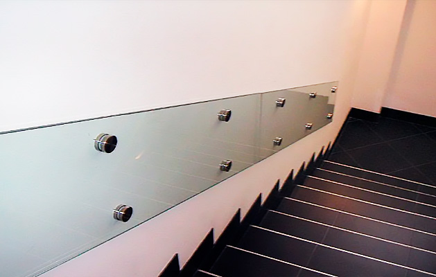 козырьки и навесы из нержавеющей стали и стекла