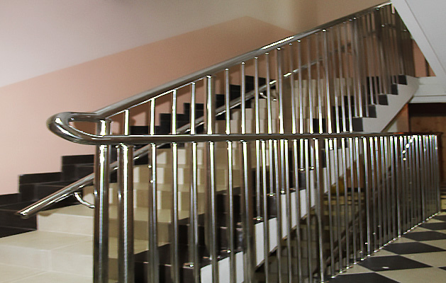 Перила и ограждения из нержавеющей стали для детских учреждений