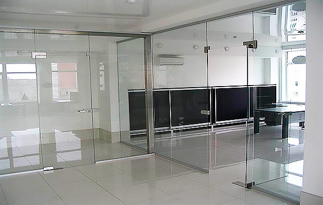  Стеклянная перегородка для офиса